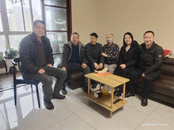 5慰问离退休职工赵永安任小瑞夫妇.jpg