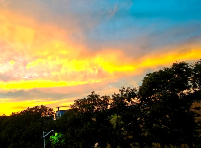 摄影三等奖 作者郑惠茹 作品名晚霞_副本.jpg