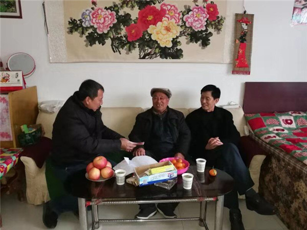 庚军书记慰问.jpg