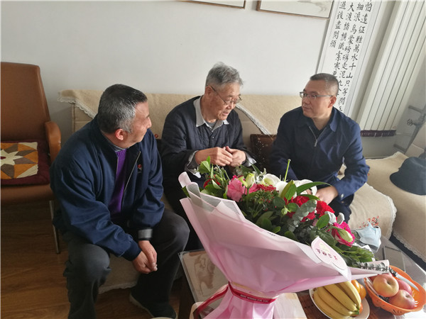 8270c754221241a5b5281254a4226ddd.jpg 张新兴1.jpg