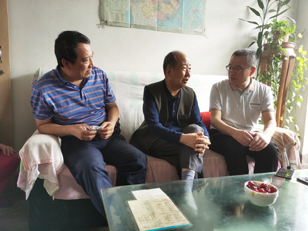 fdc423072c9e4704ba3cf713d8316fc9.jpg 5、刘晓正(左3)书记看望郭自强(左2)老师.jpg