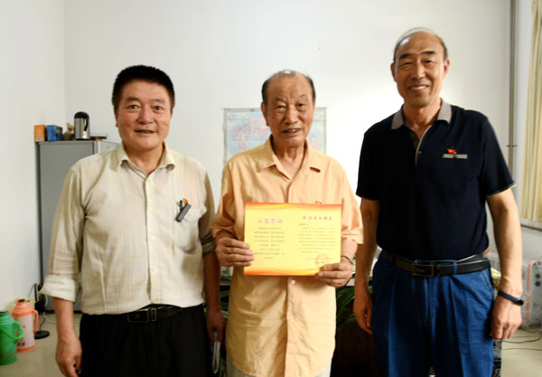 看望慰问傅建熙（中）.jpg