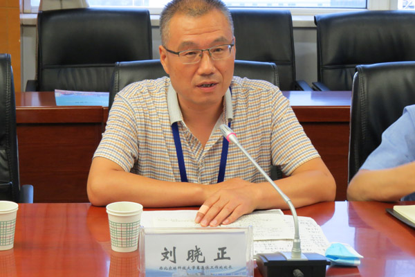 离退休工作处处长刘晓正发言.JPG