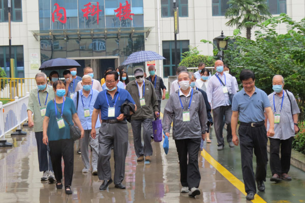 参观内科楼临床基因扩增实验室.jpg
