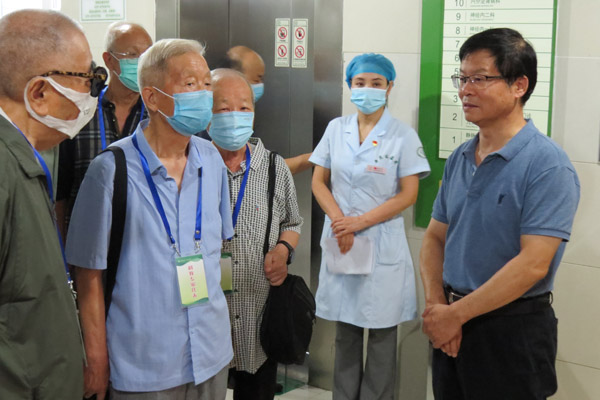 参观泌尿外科病区.jpg