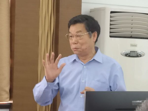 2877ecf59fa54dd38bb79bcff2334c6a.jpg 李锐发言.jpg