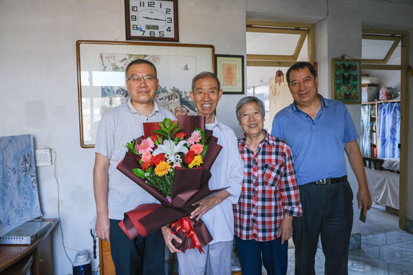 5d1567a91c6243e2ba0a620a9014c0fd.jpg 黄世绶余雅萍教授夫妇.jpg
