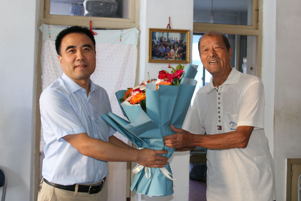 d21ba0eab43040ecb9ca07b11b206b9b.jpg 慰问范本初副教授.jpg