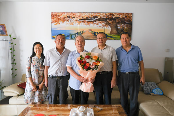 f9706abd3f304c0cbe92724e5b91074b.jpg 商鸿生教授.jpg