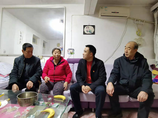 0d38ac19a40d45a1b010faed3ab2c3ab.jpg 看望慰问范水娥.jpg