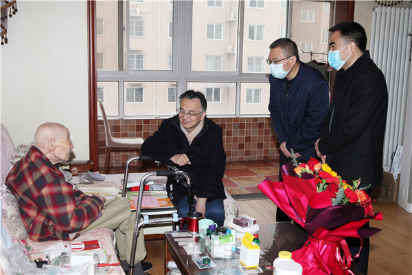 5d8eece6bed14f7bb5ae90f1e8d34e6c.jpg 赵世明.jpg