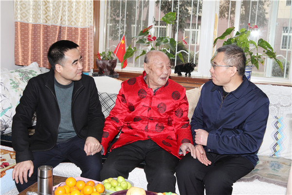 dce4beb02a314ab5bcdc1a0b8b75577e.jpg 李文俊.jpg