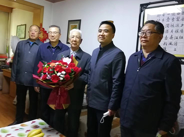 541eed4b4e4c4c908a1eca5a9c517f15.jpg 左三王幼民老师.jpg