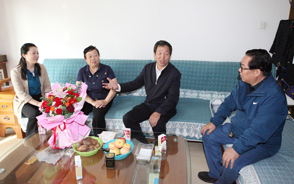 73f7e4a091514af8b2e34a924e3692ad.jpg 周.jpg