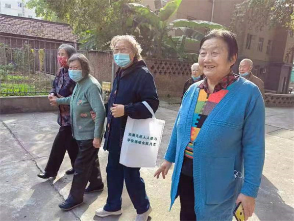 喜迎二十大金秋健步走3.jpg